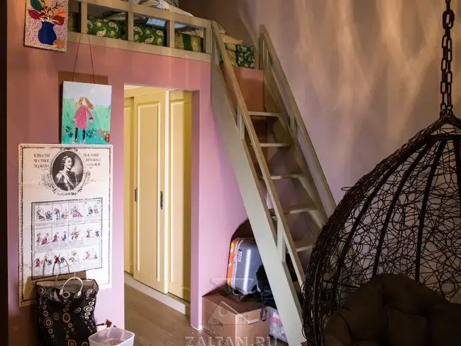 Шкаф-купе в нише под кроватью