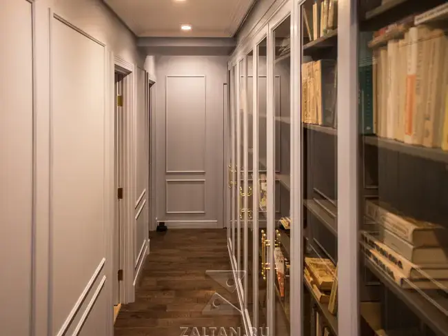 Классический шкаф для книг