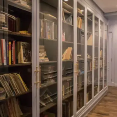 Книжный шкаф со стеклянными дверьми