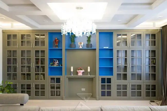 Большой шкаф в гостиную