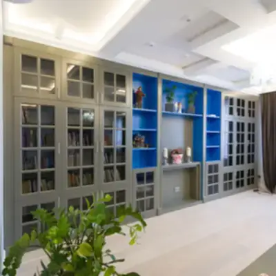 Большой шкаф в гостиную под книги и камин