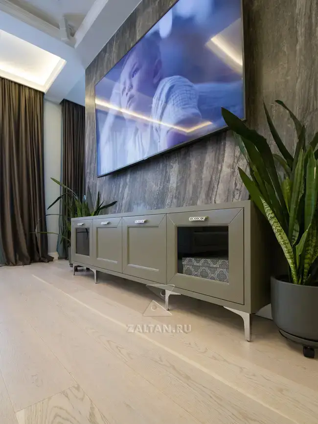 Тумба с стеклянными дверцами