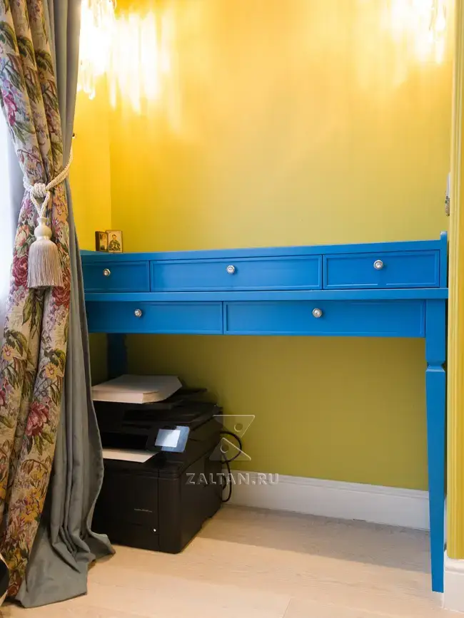 Консольный столик в спальне