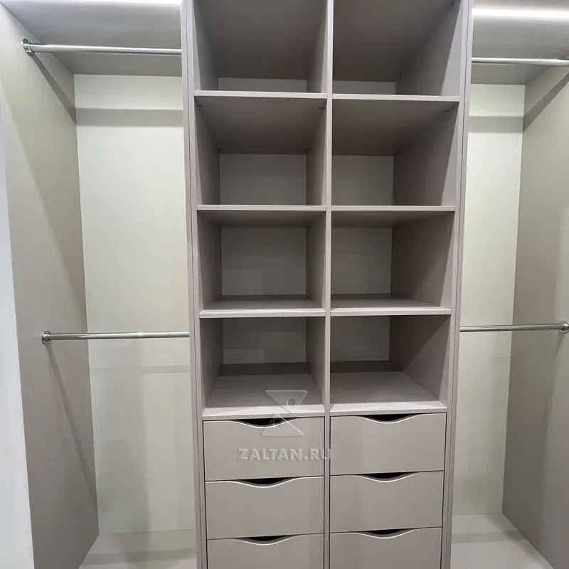 Гардеробная с подсветкой