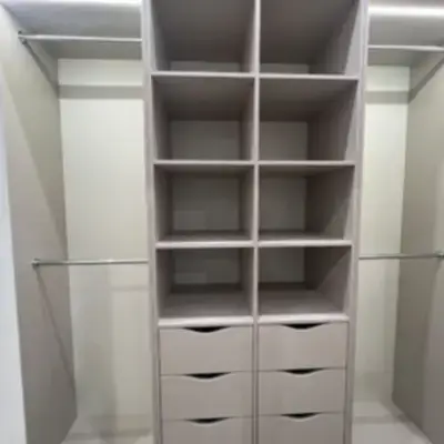 Современная гардеробная комната