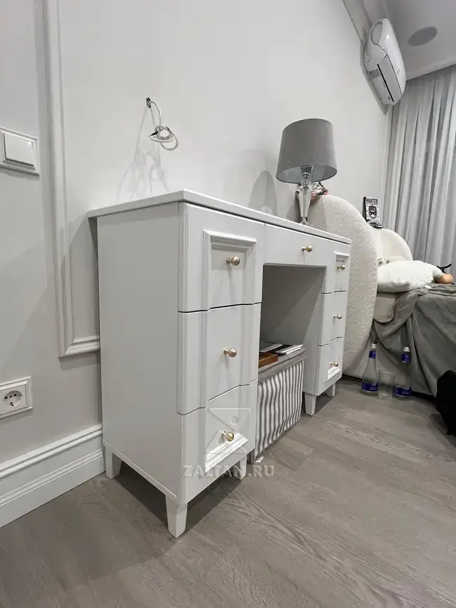 Рабочее место и туалетный стол