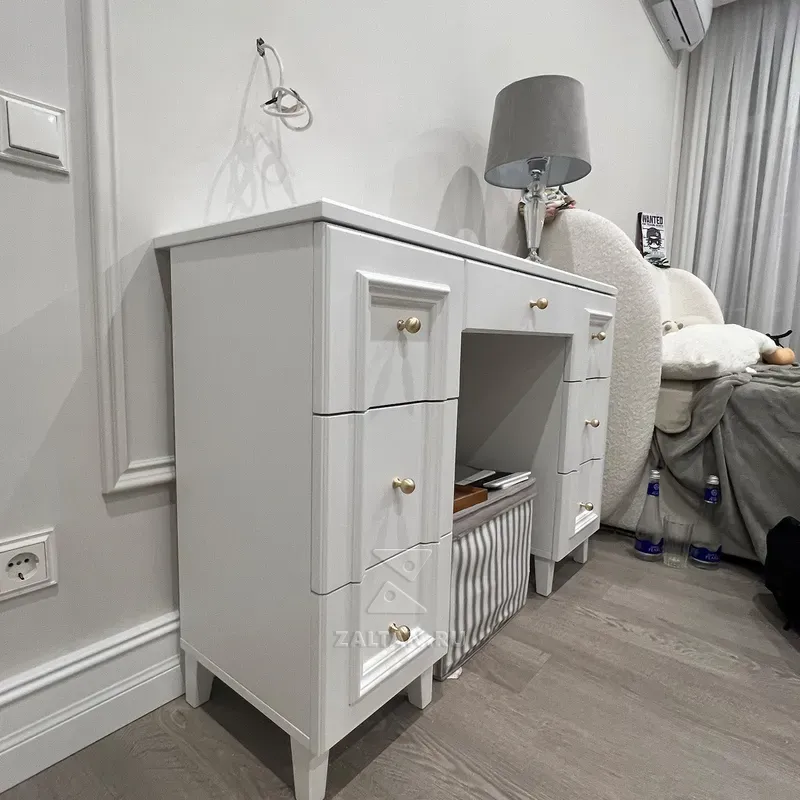 Рабочее место и туалетный стол