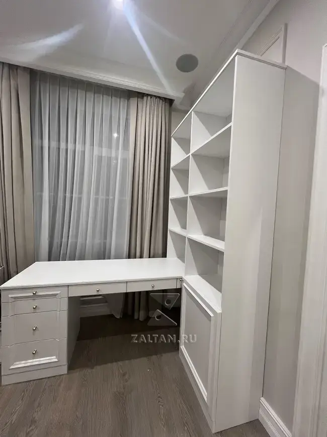 Угловой стол со шкафом