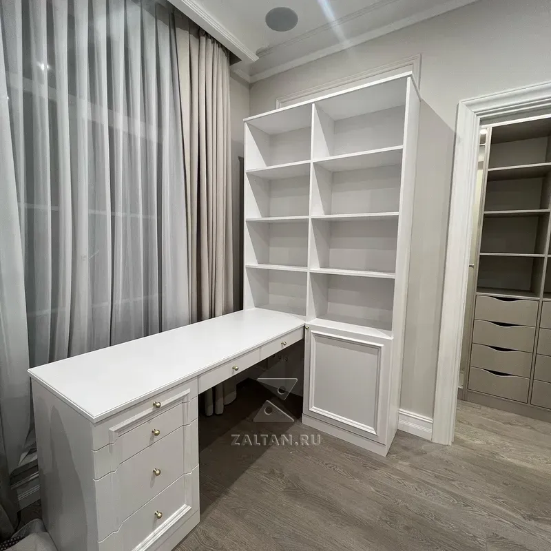 Угловое рабочее место в домашнем кабинете