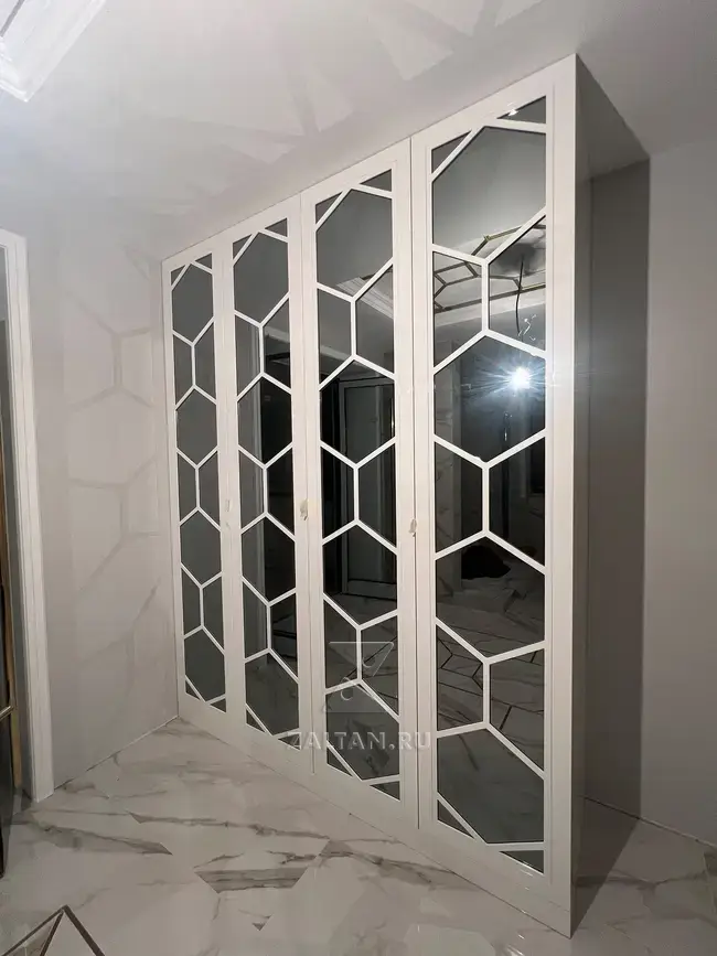 Шкаф в глянце