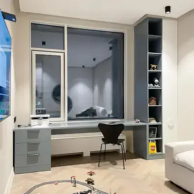 Рабочее место у окна в детскую