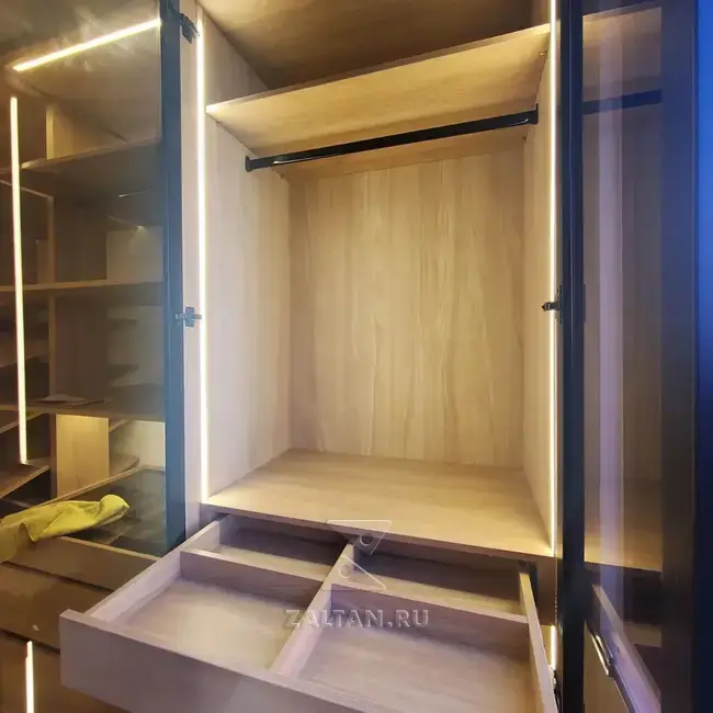 Гардеробная с подсветкой