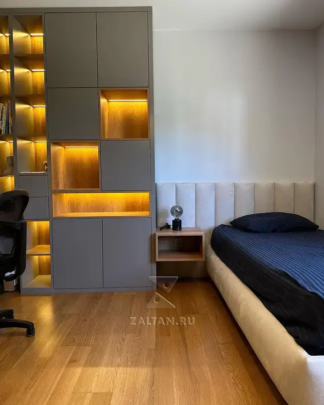 Рабочая зона в спальне