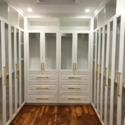 Гардеробная совмещённая с постирочной