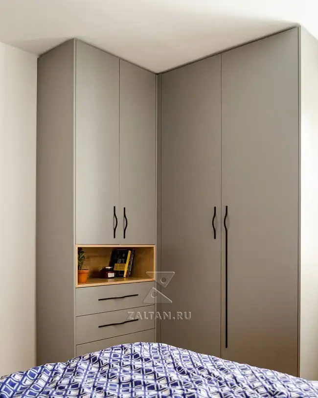 Угловой шкаф в спальню