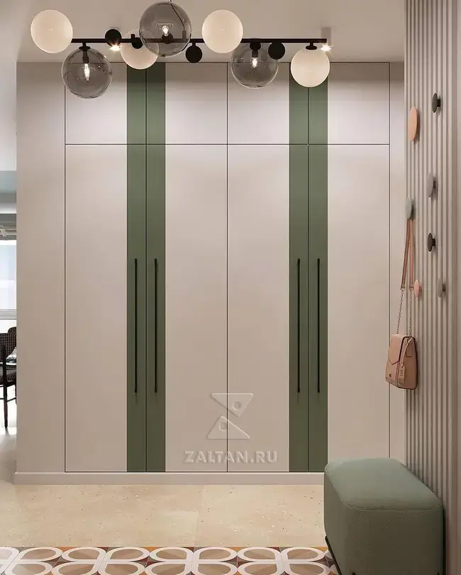 Шкаф напротив прихожей