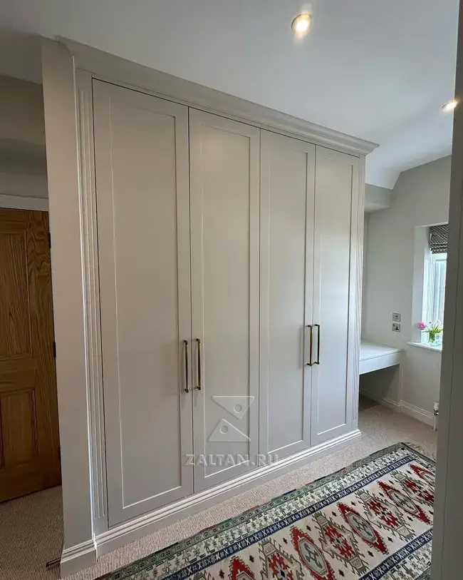 Закрытые гардеробные шкафы