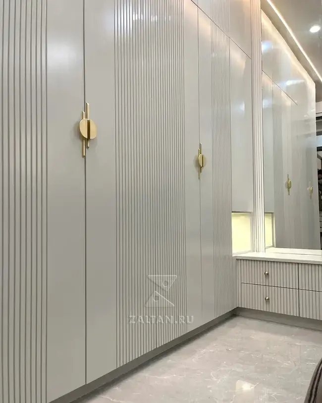 Реечный шкаф в спальню