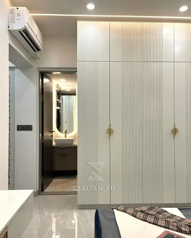 Шкаф в спальню с фрезеровкой