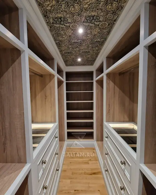 Классическая серая гардеробная