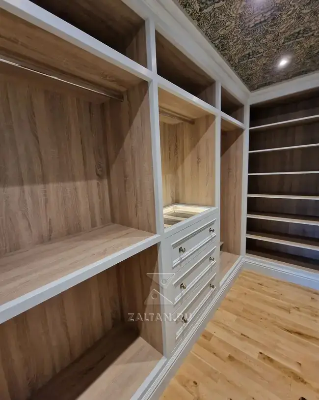 П-образная гардеробная