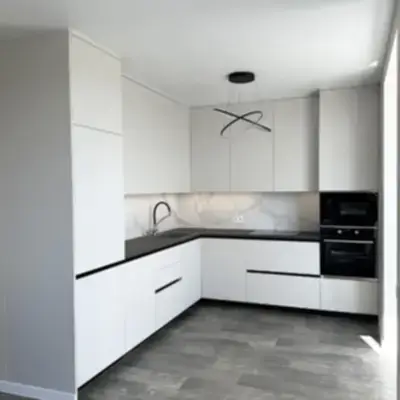 Угловая кухня с профилем Gola