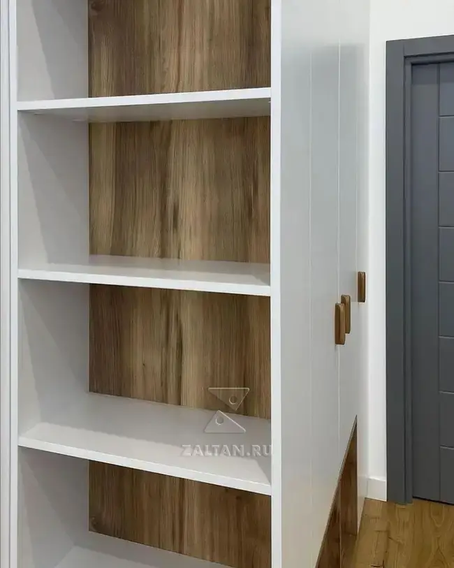 Задняя стенка с древесной текстурой