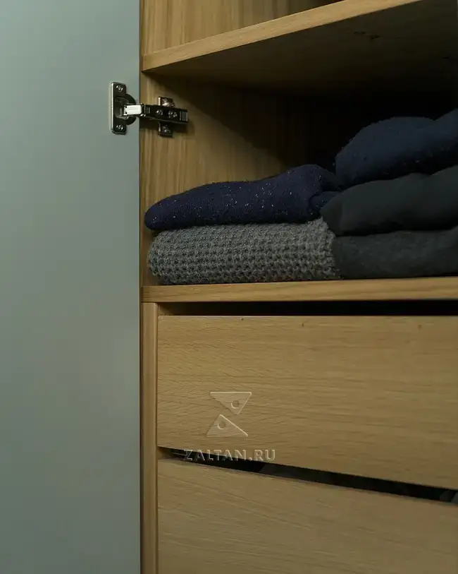 Ящики в шкафу спальни