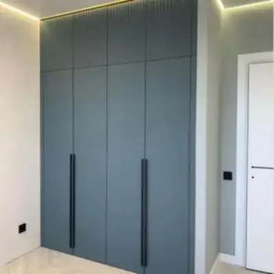 Шкаф в спальню с фрезеровкой