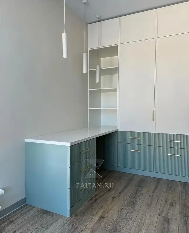 Рабочее место в спальне