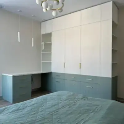 Шкаф с рабочим место в спальне