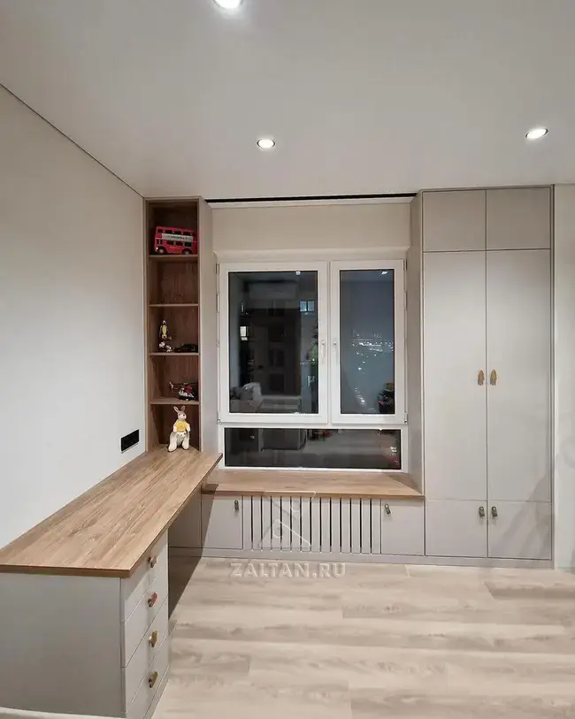 Мебель в детскую у окна