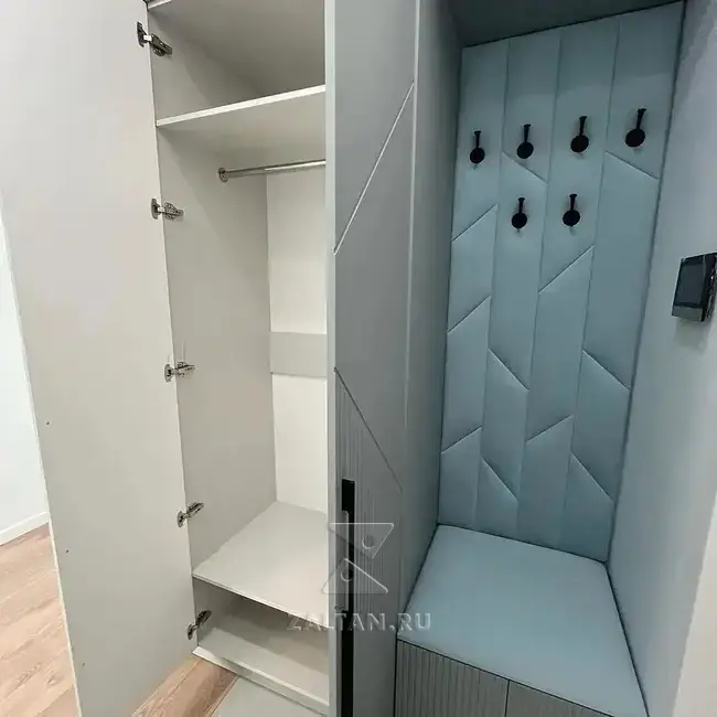 Наполнение шкафа в прихожей