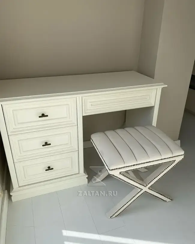 Туалетный стол в спальню