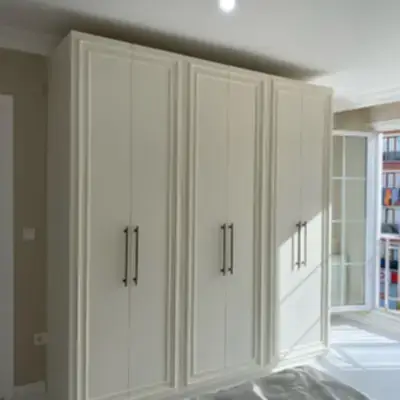 Шкаф в спальню в стиле неоклассика