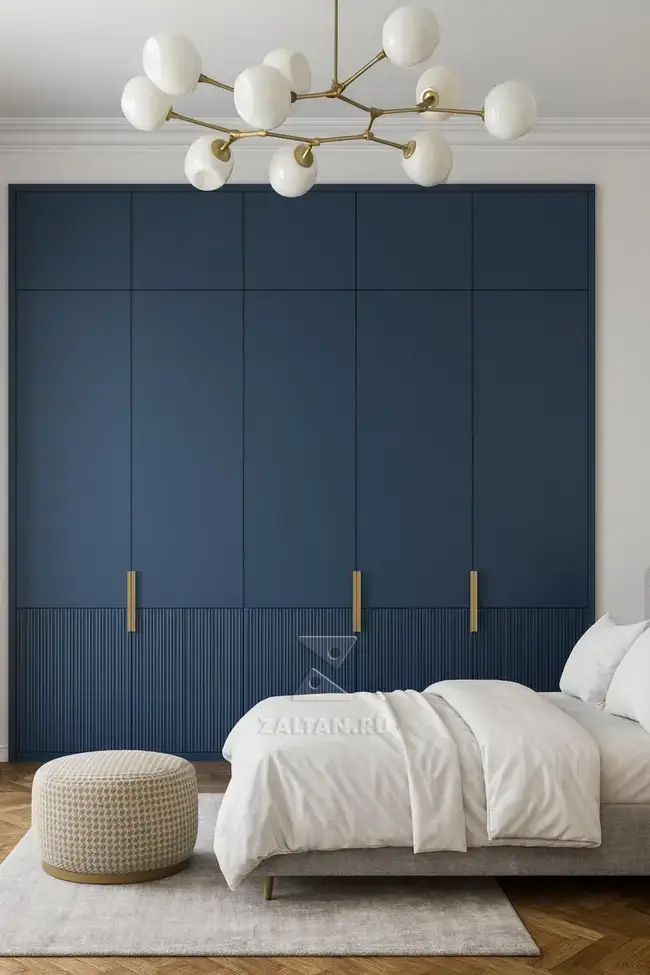 Встроенный шкаф с рейкой