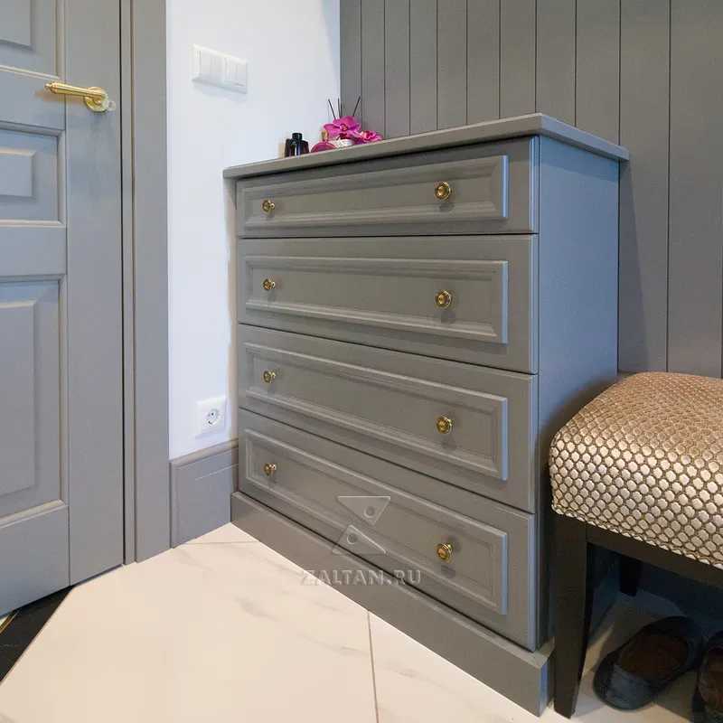 Классический комод в прихожую