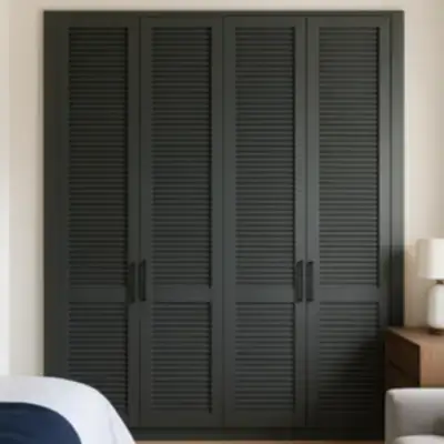 Встроенный шкаф с жалюзи