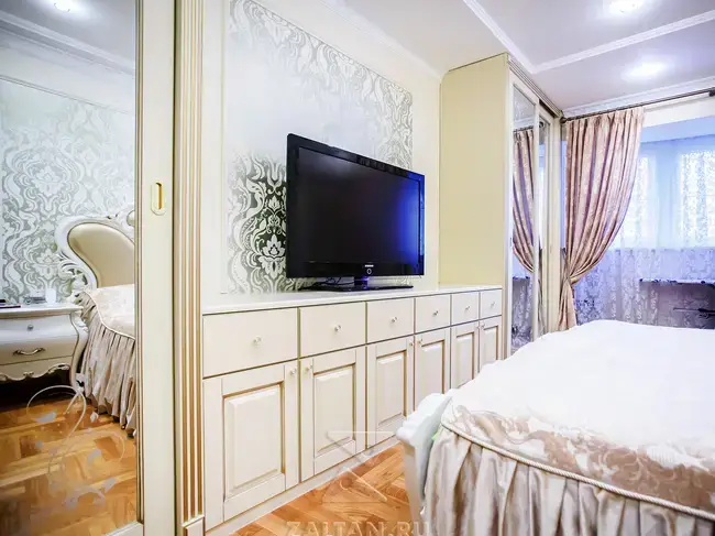 Шкафы-купе с тумбой под ТВ