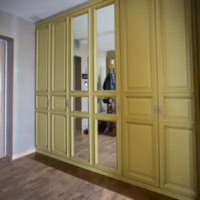 Большой классический шкаф