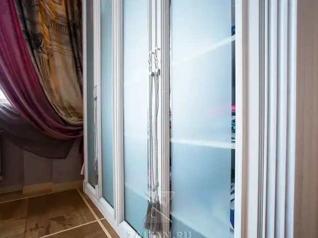 Распашной шкаф Вернон