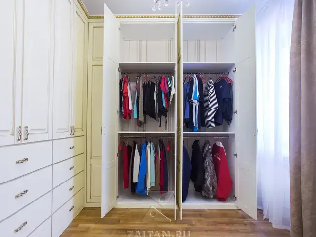 Гардеробный шкаф внутри
