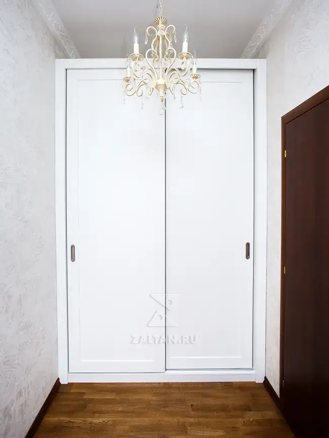 Шкаф-купе неоклассика