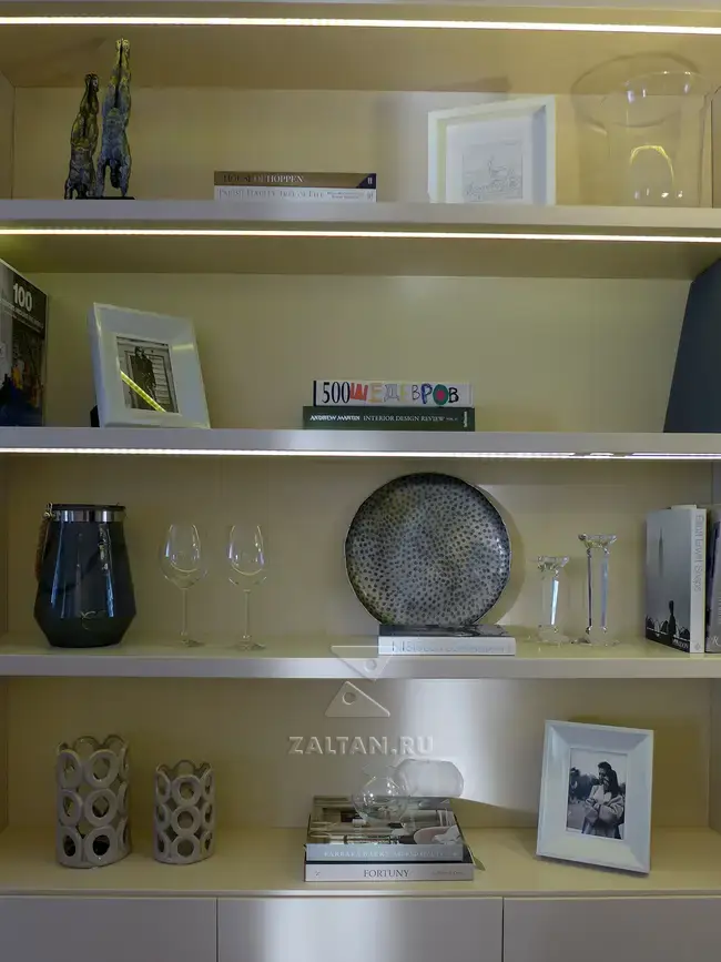 Книжные полки с подсветкой