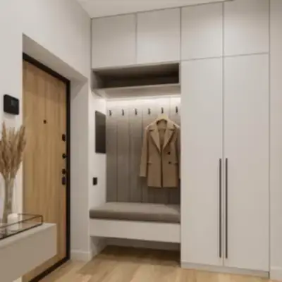 Встроенная прихожая со скамьей