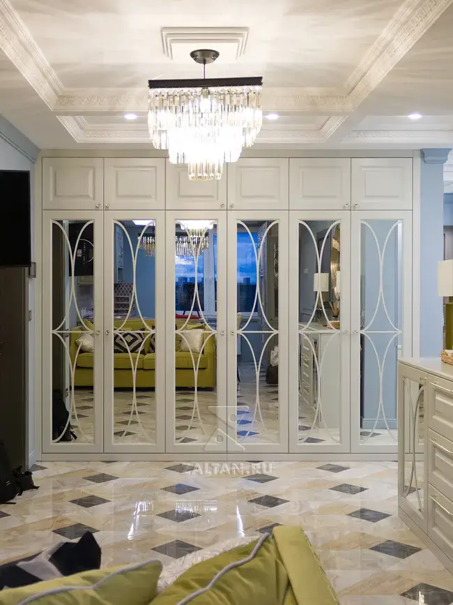 Шкаф с фрезерованными зеркальными дверьми