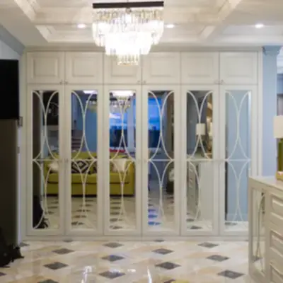 Шкаф в стиле неоклассика