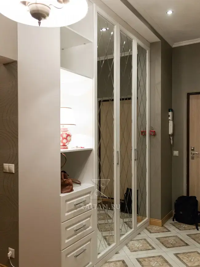 Шкаф с открытой секцией