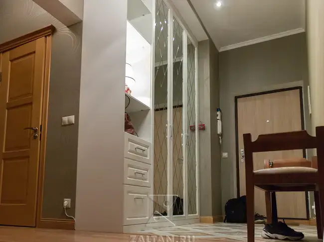 Шкаф в прихожую зеркальный