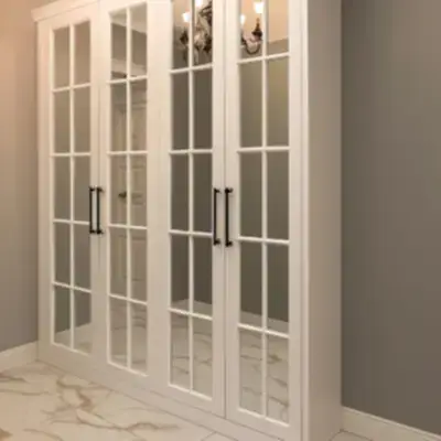 Шкаф с витражными дверями